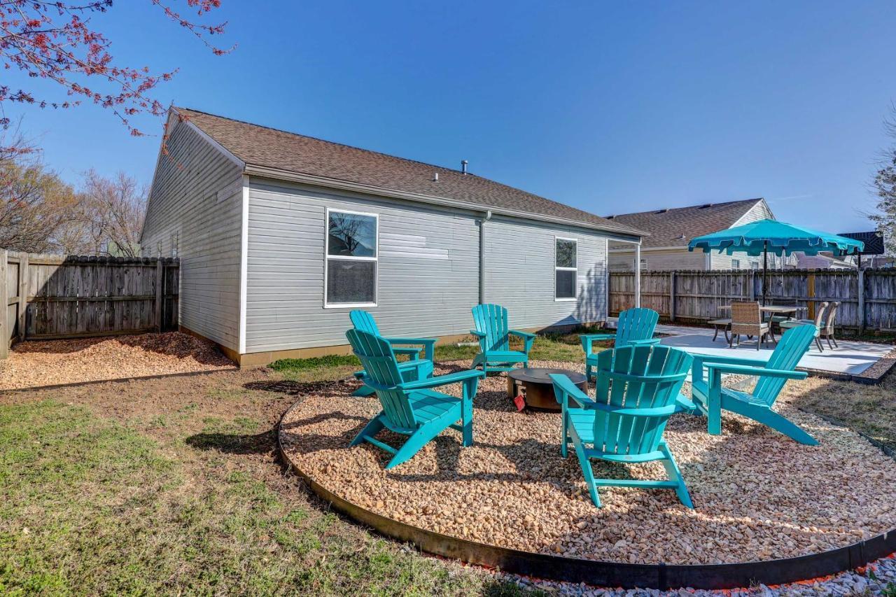 Chic Bentonville Home With Patio And Fire Pit! Экстерьер фото